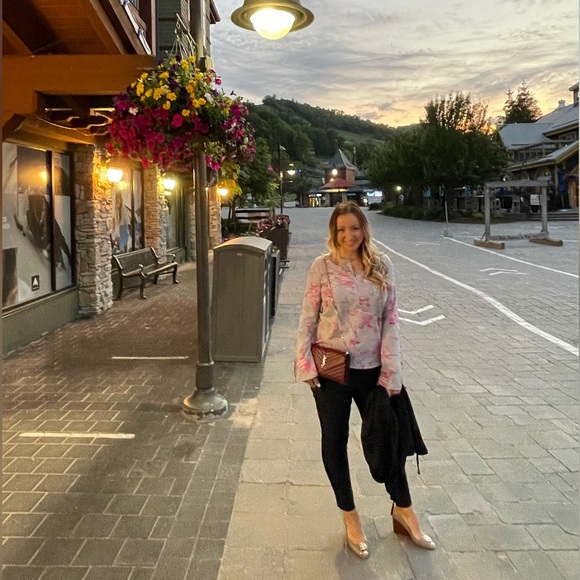 Meet your Posher, Monika Leo ;) - Picture 2 of 3